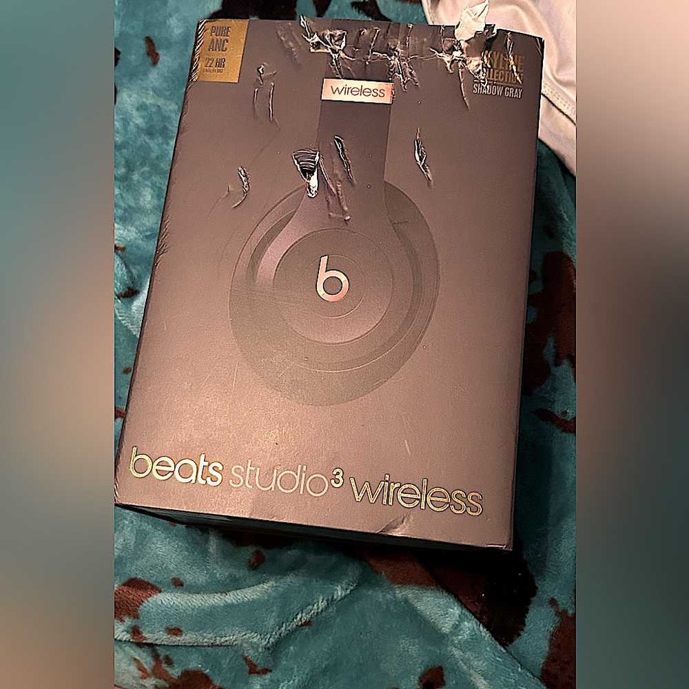 Beats Studio 3 brand new